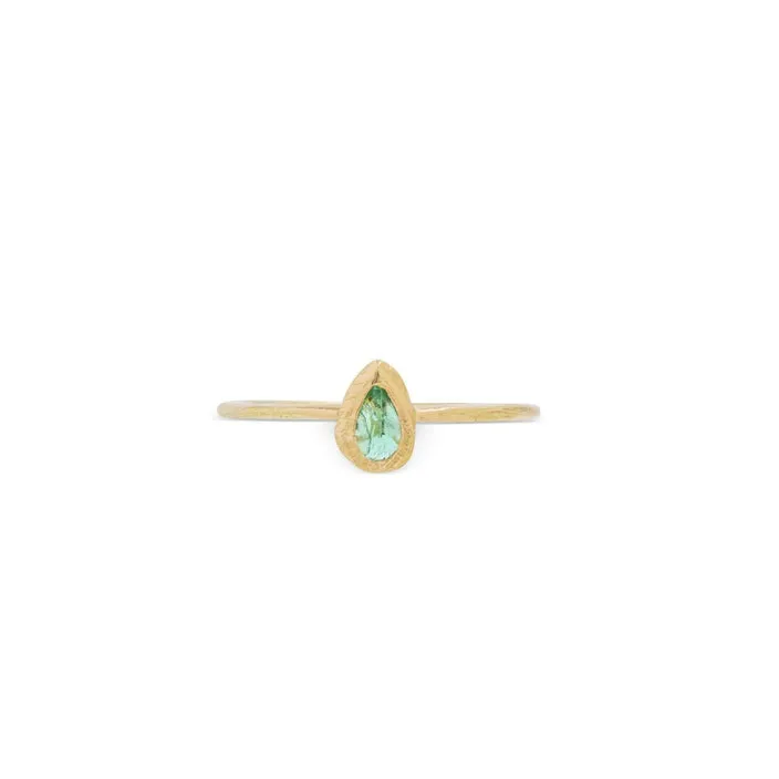 18KT Teardrop Ring Size 7