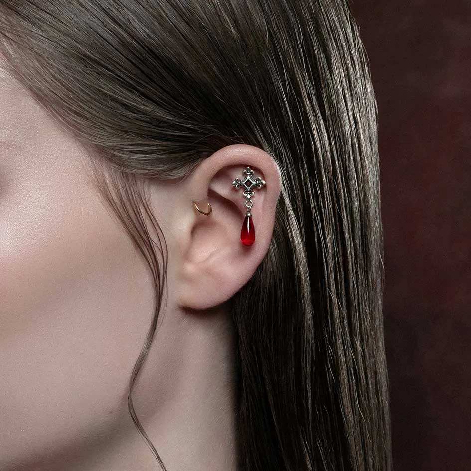 CRIMSON. Medieval Garnet Stud Earring - Silver